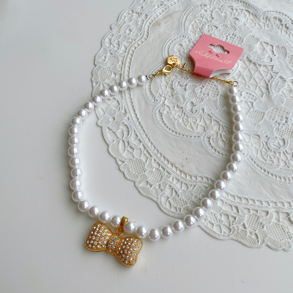 Bow and pearl choker